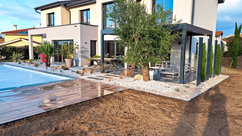 Terrasse en bois sur plots à Albigny-sur-Saône | Massé Environnement