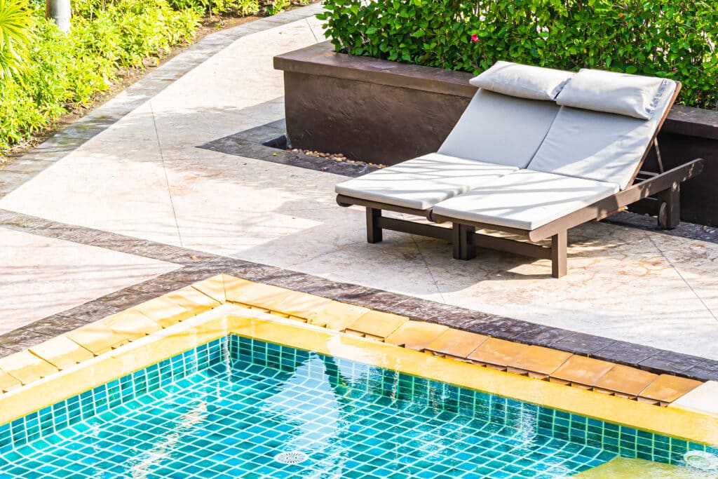 Construction d'une piscine sur mesure.